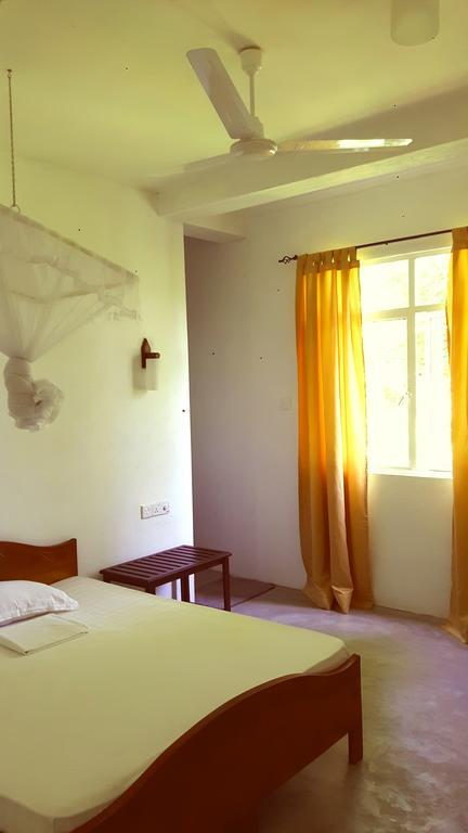 Holiday Inn Unawatuna Hotel 2*